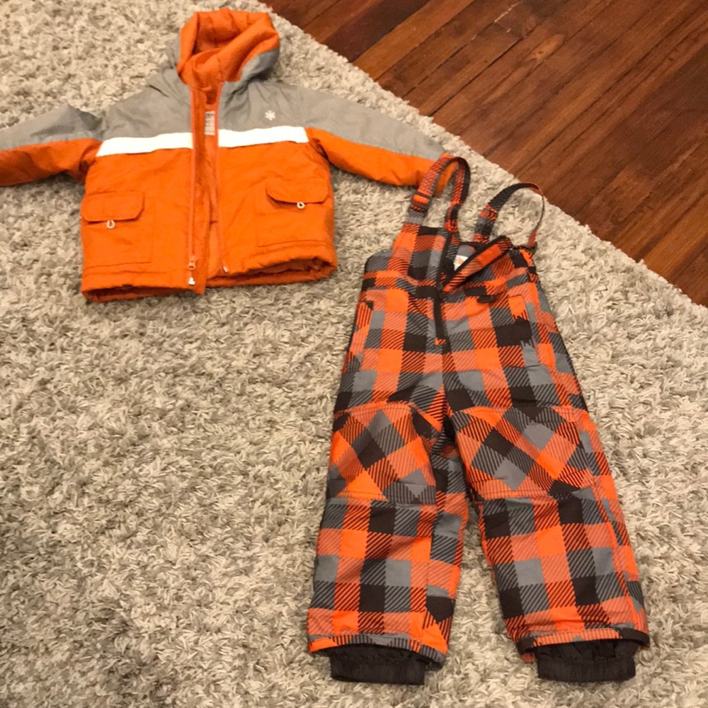 Boys 2T Winter Coat and Snowsuit❄️☃️